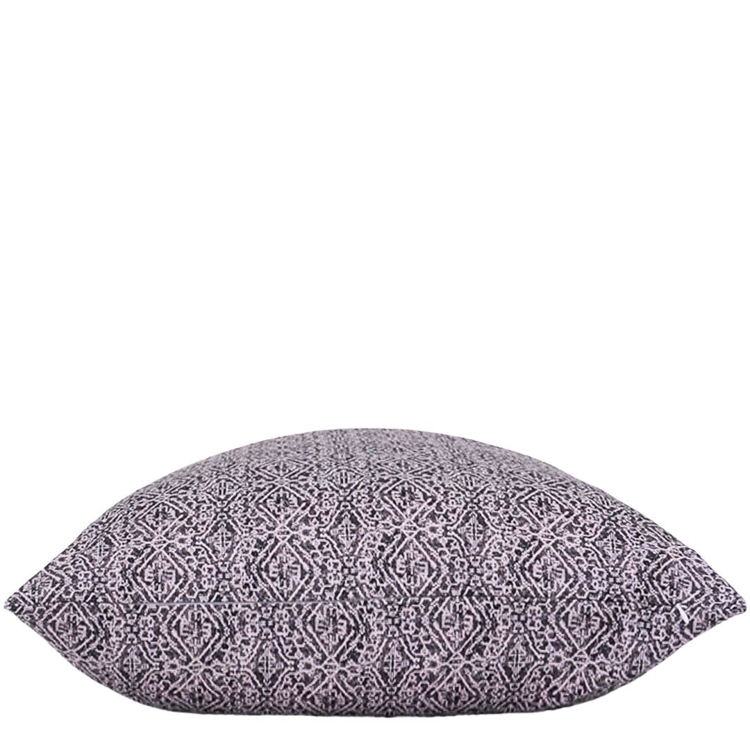 NOOR COUSSIN (22X22)